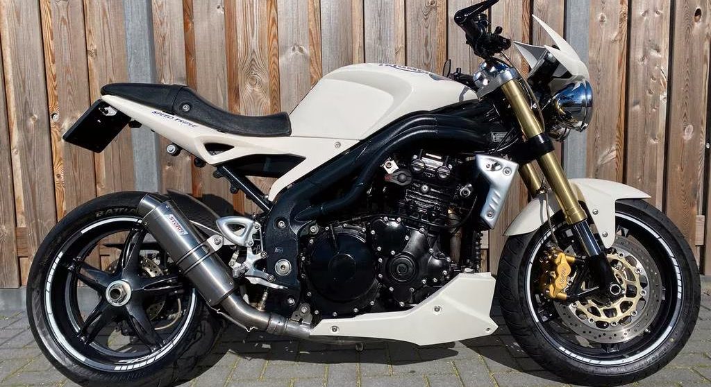 triumph Speed Triple 1050