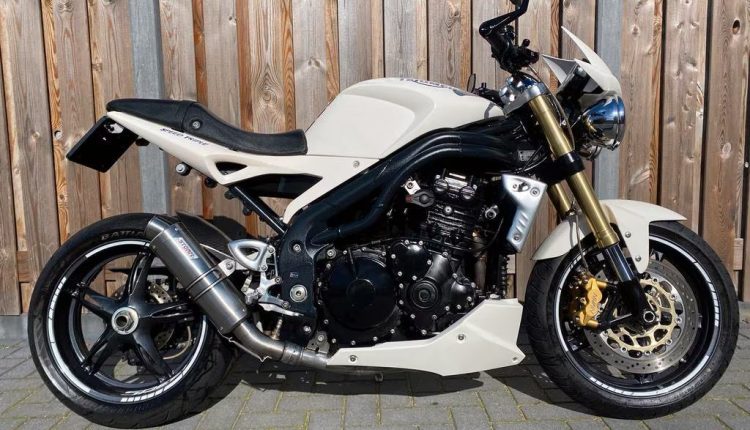 triumph Speed Triple 1050